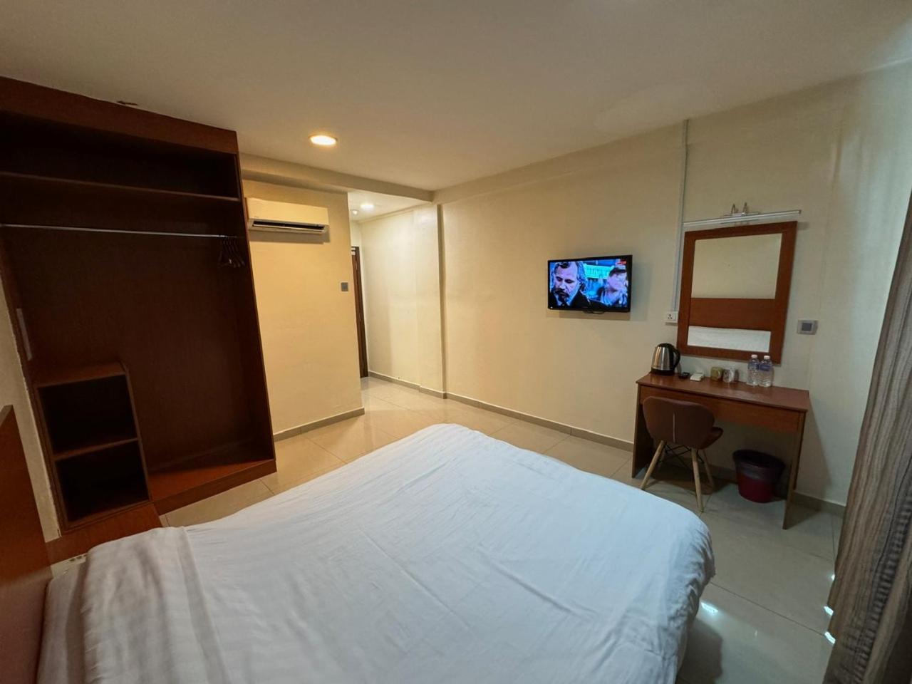 Aeton Hotel Nilai Exterior foto