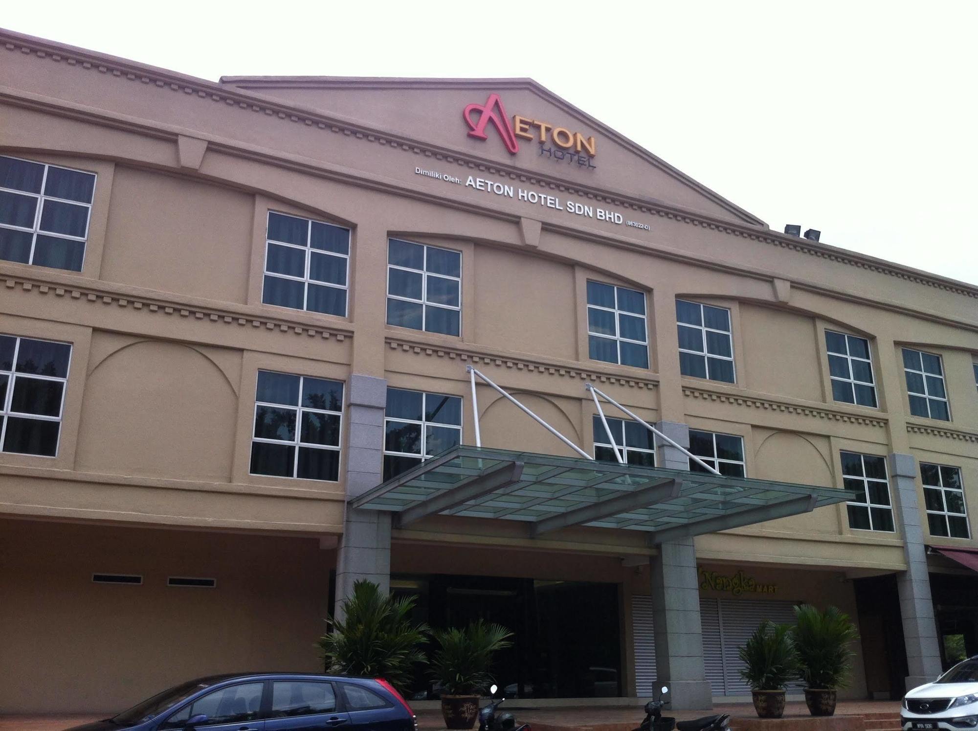 Aeton Hotel Nilai Exterior foto