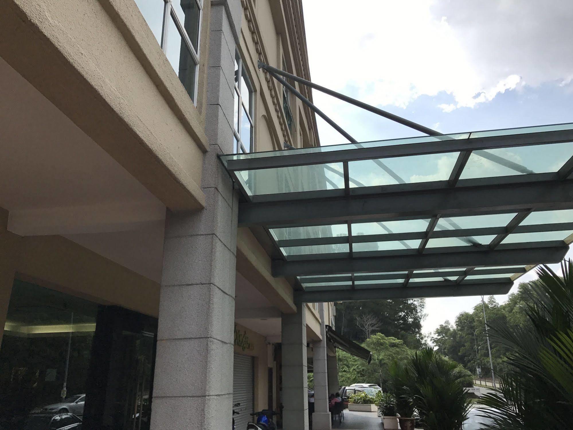 Aeton Hotel Nilai Exterior foto