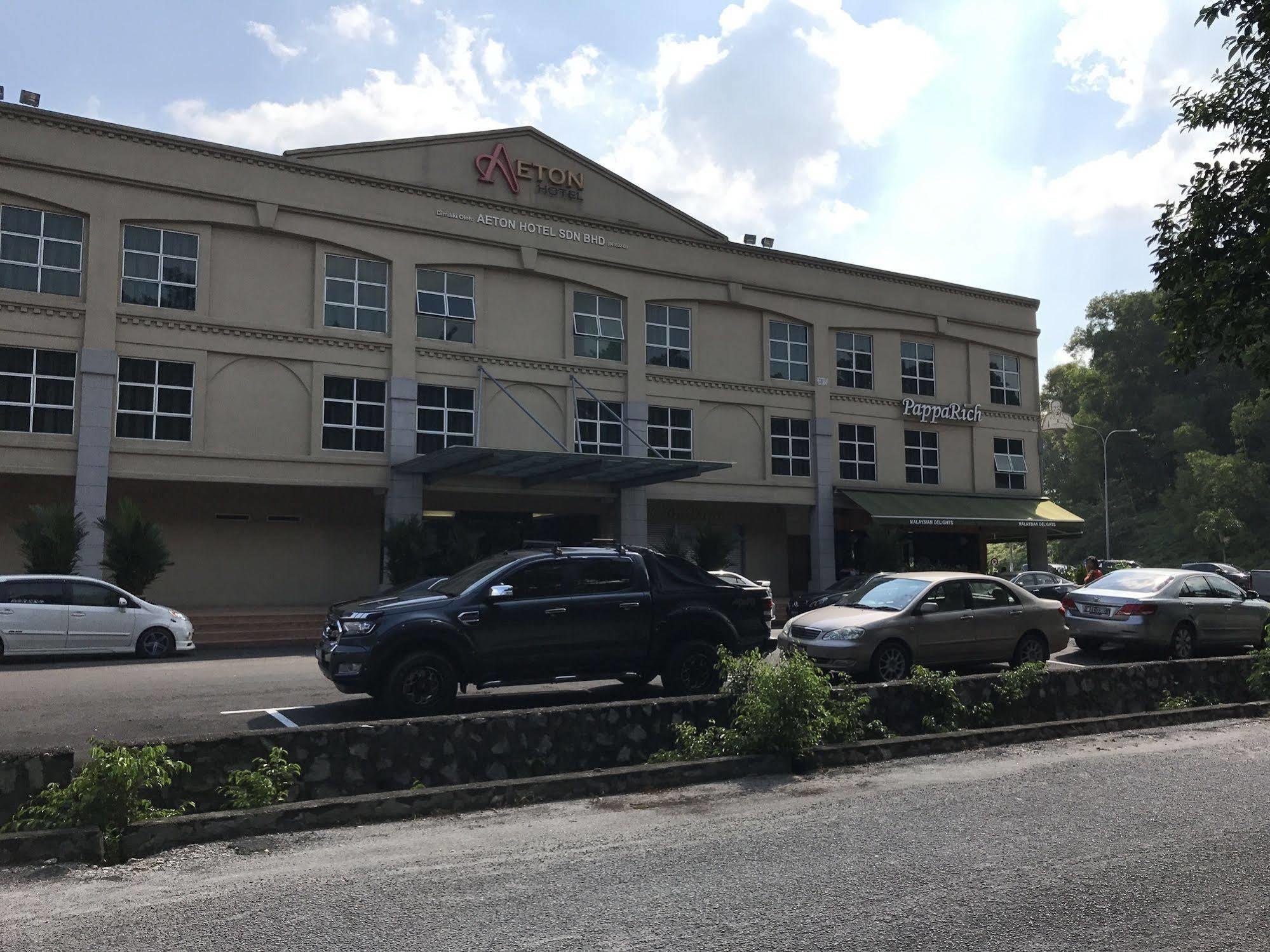 Aeton Hotel Nilai Exterior foto