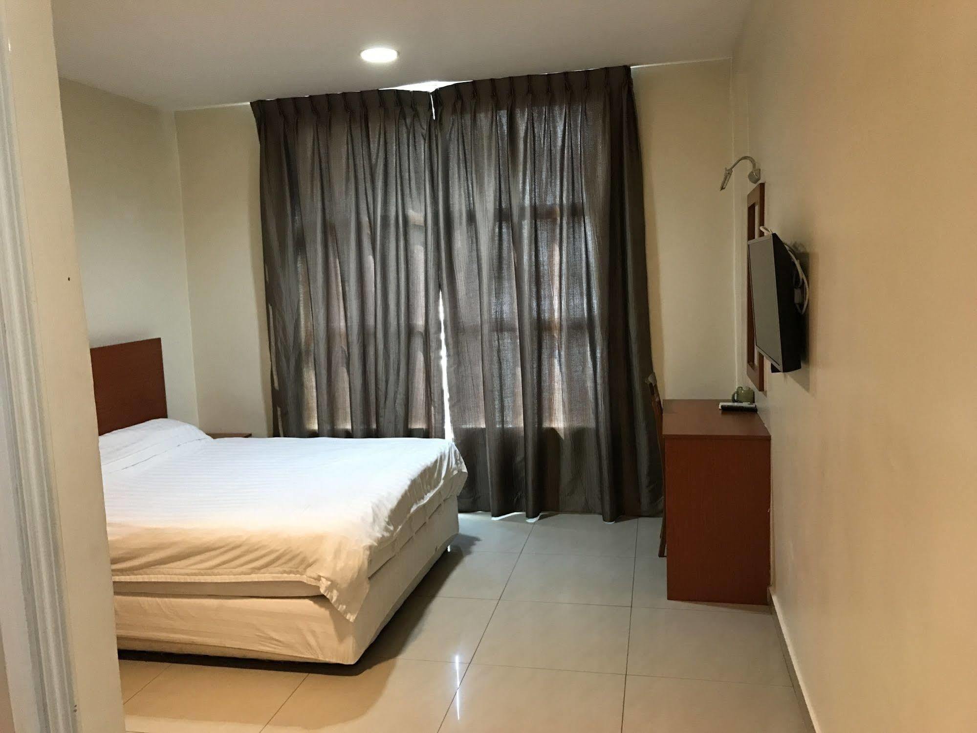 Aeton Hotel Nilai Exterior foto