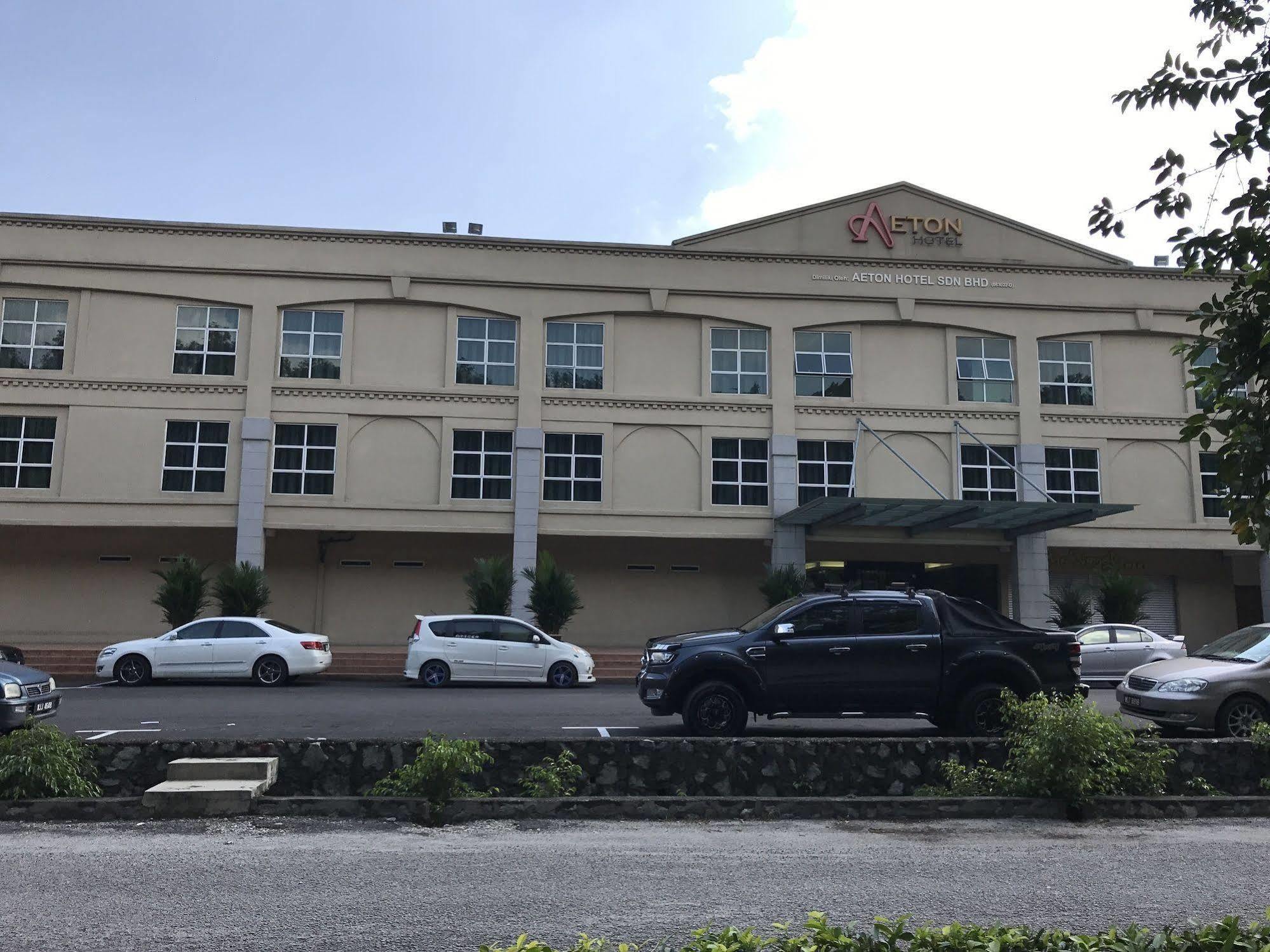 Aeton Hotel Nilai Exterior foto