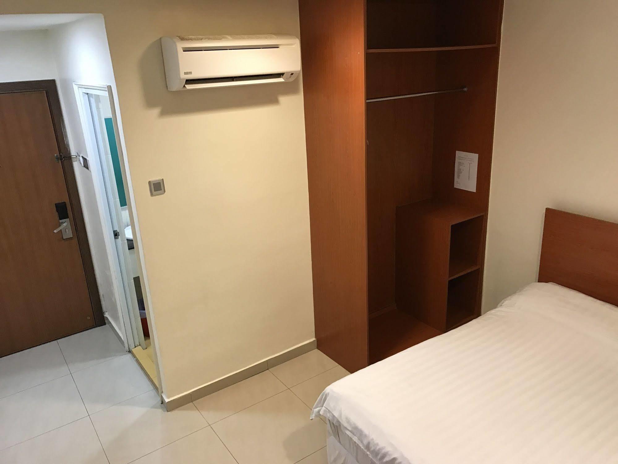 Aeton Hotel Nilai Exterior foto