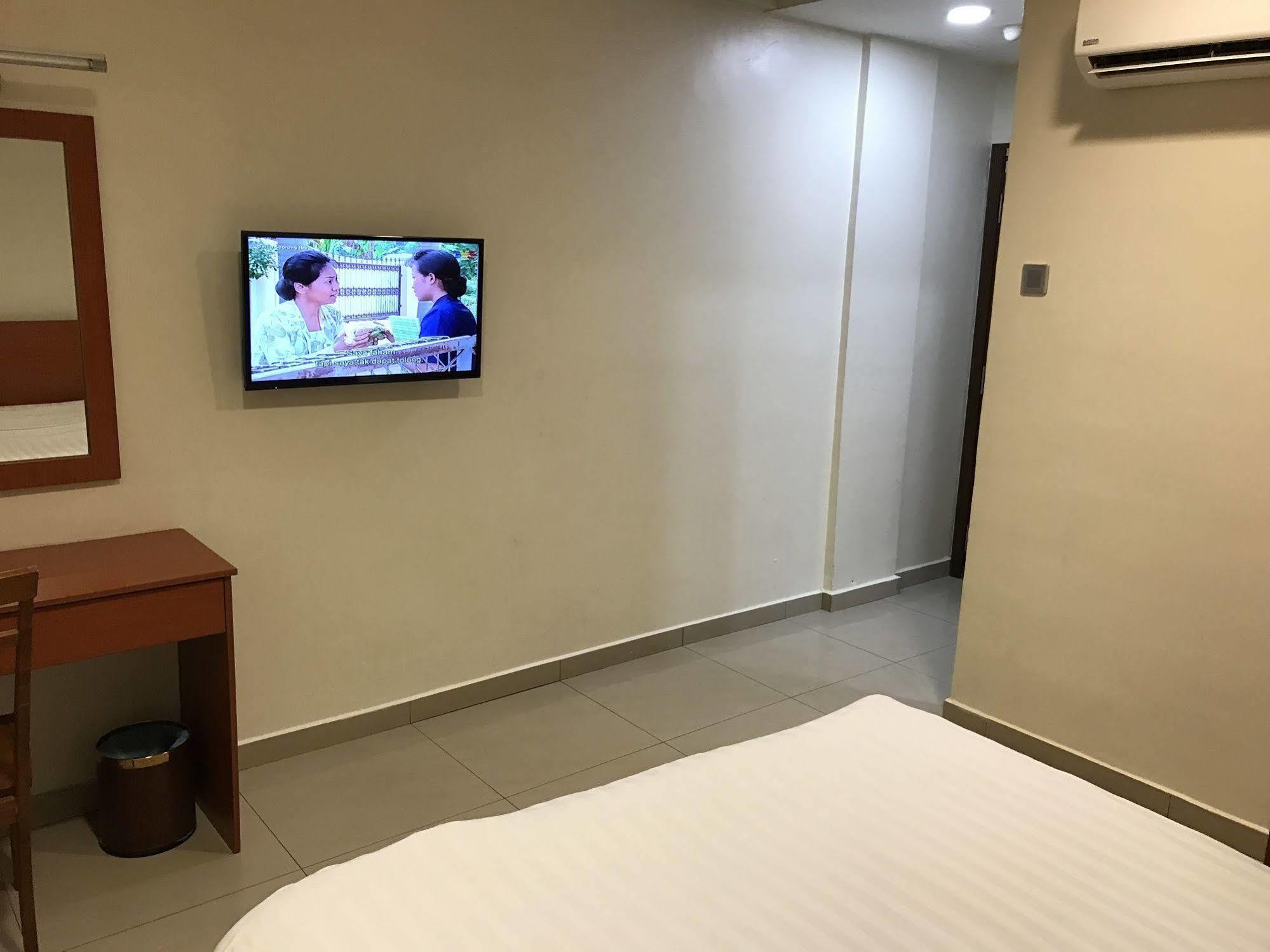 Aeton Hotel Nilai Exterior foto