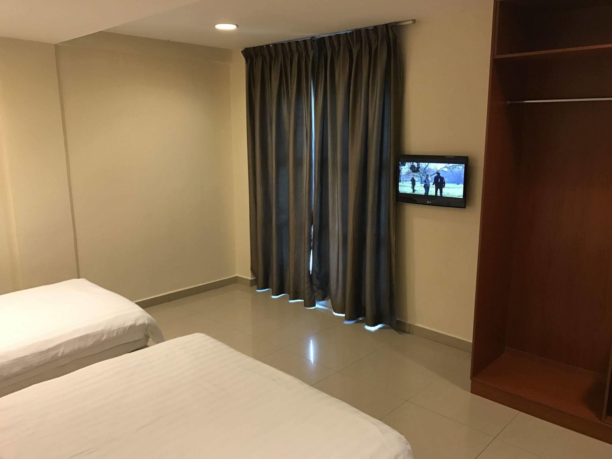Aeton Hotel Nilai Exterior foto