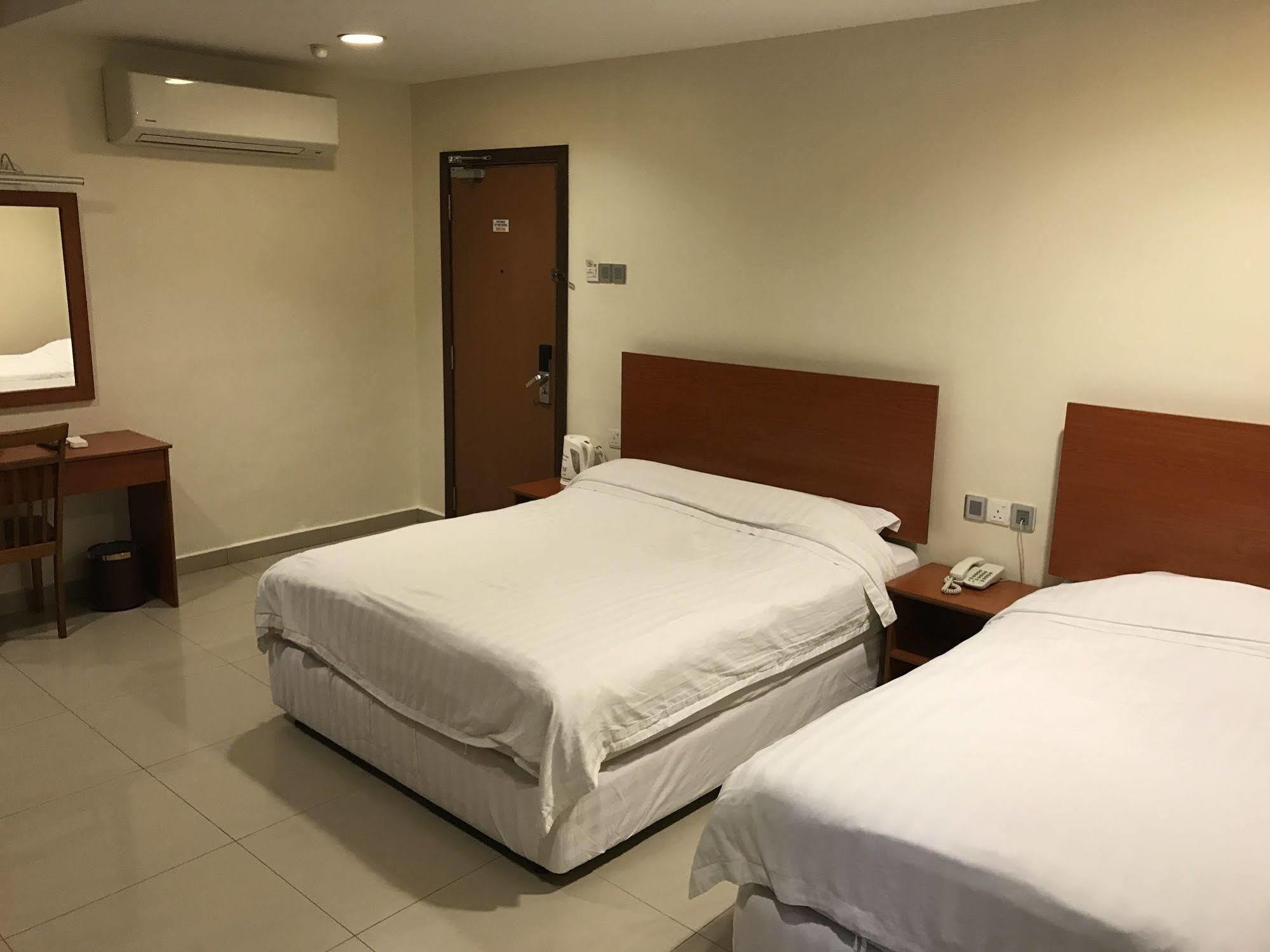 Aeton Hotel Nilai Exterior foto